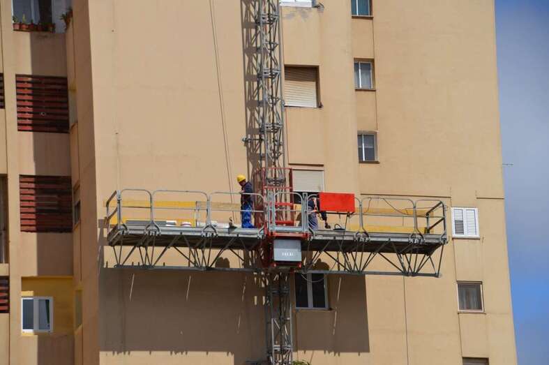 Archivo. Obras del ARRU en un bloque del Valle de Jinámar (Foto TA)